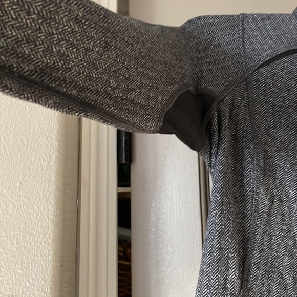 Lululemon quarter zip women’s size 6 - Picture 2 of 4